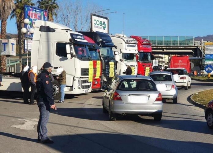 sciopero tir svincolo autrostrada
