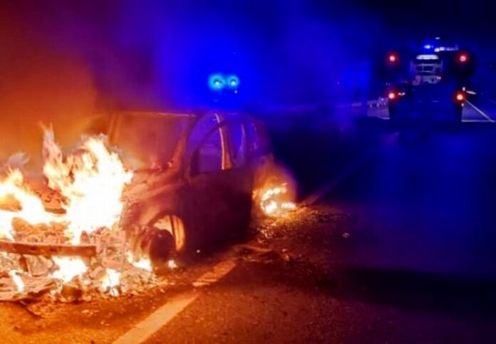 auto in fiamme ss107