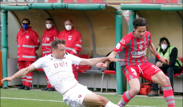 Cremonese – Reggina 1-1. La Reggina ferma la capolista nei minuti finali