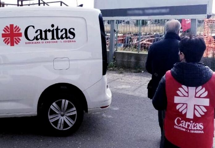 atti vandalici caritas crotone