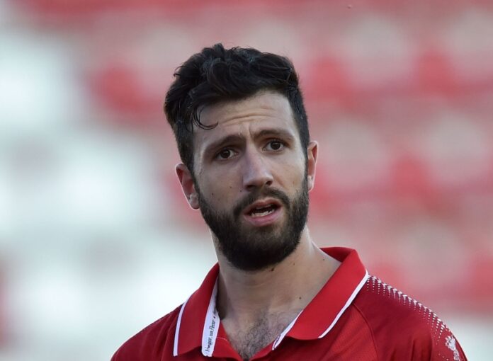 calciatore assalito tifosi