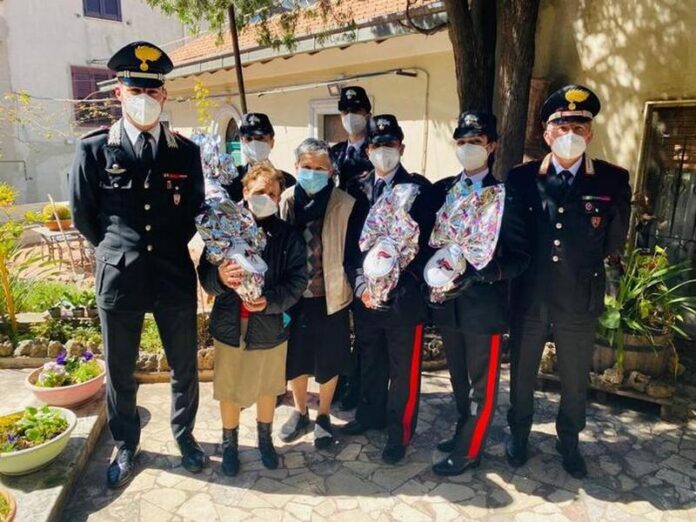 allievi carabinieri donazione uova di pasqua