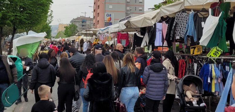 fiera persone