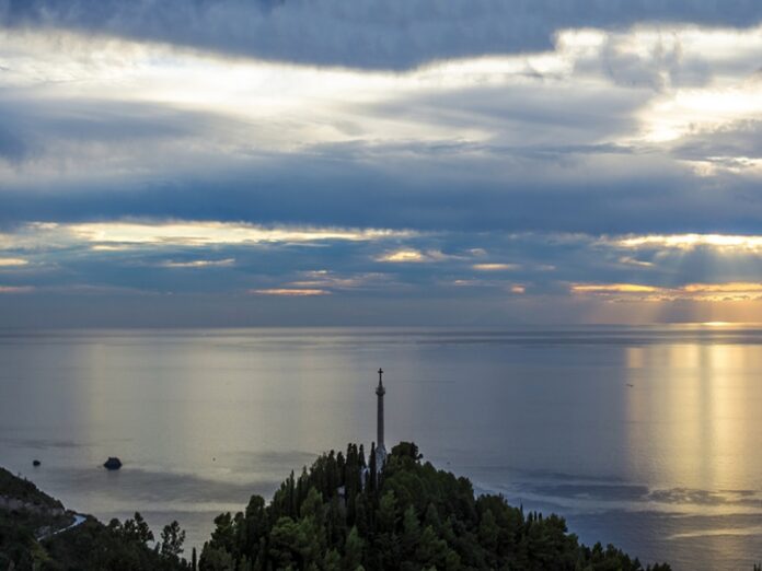 tomba monumento calabria