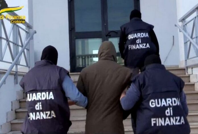 Guardia di Finanza arresti Crotone