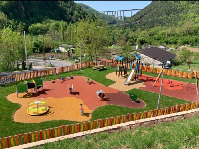 Parco giochi inaugurato Laino Borgo