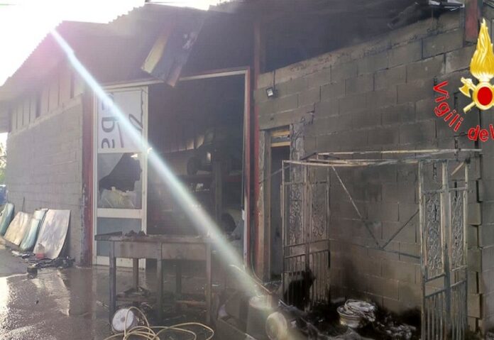 incendio autocarrozzeria lamezia