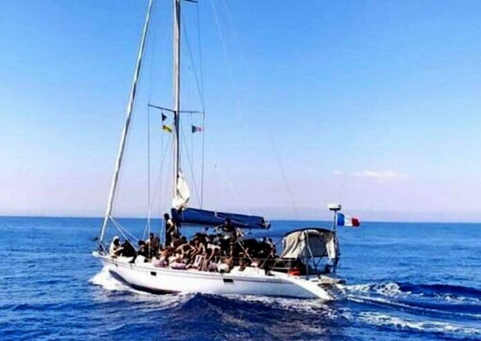 migranti barca a vela