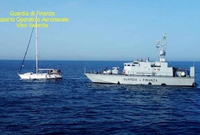 Guardia finanza Vibo migranti