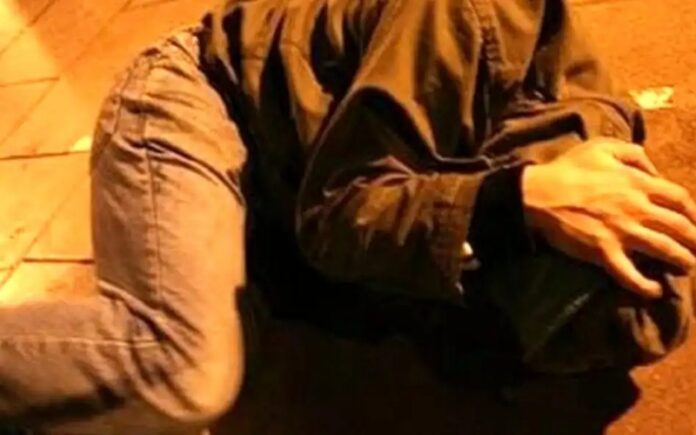 aggressione ragazzo gay