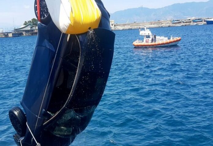 Reggio auto in mare