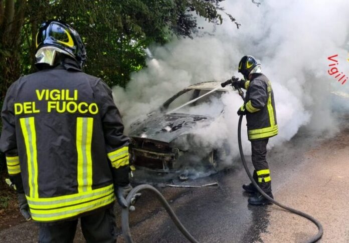 incendio auto lamezia terme