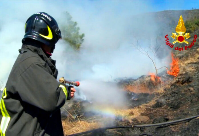 incendio vigile del fuoco