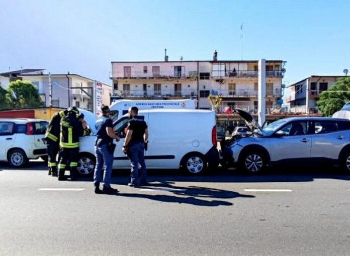 incidente ss106 crotone