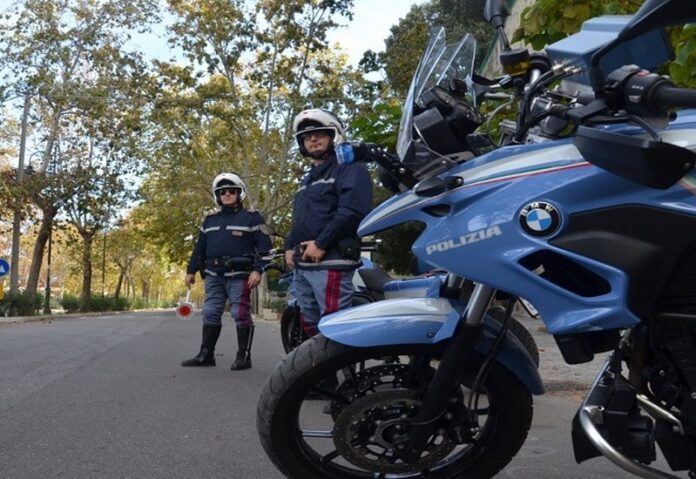 poliziotti moto crotone