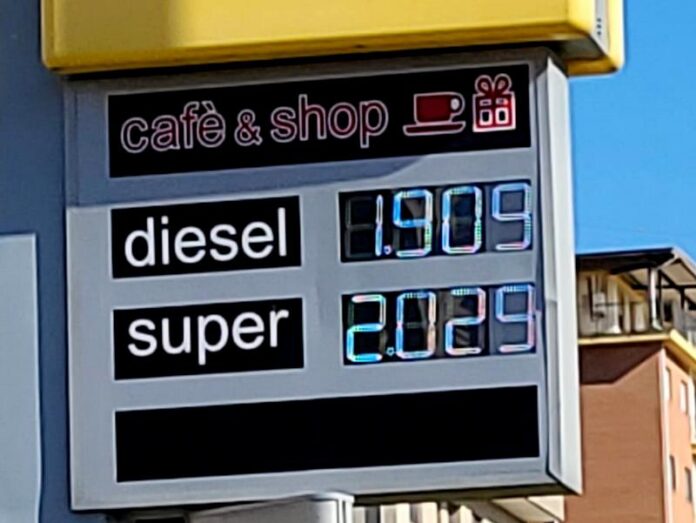 prezzi carburanti