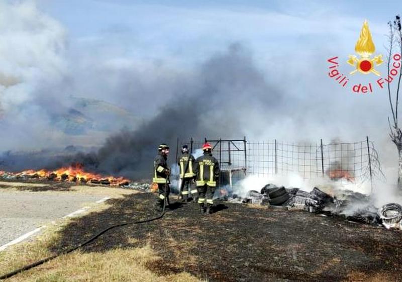 vigili del fuoco incendio due mari