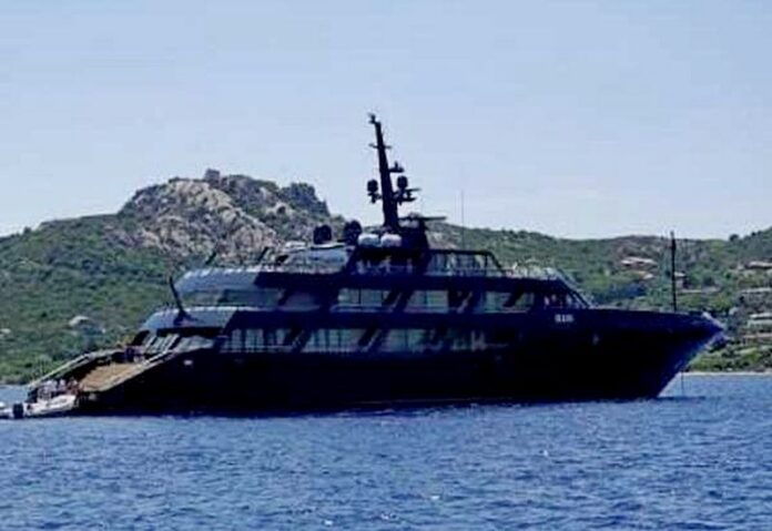 yacht armani