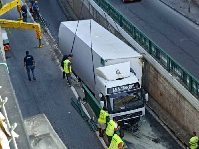 incidente camion cosenza
