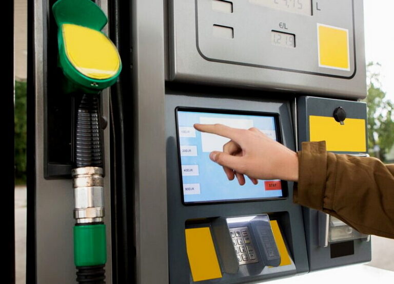 distributore carburante dialetto