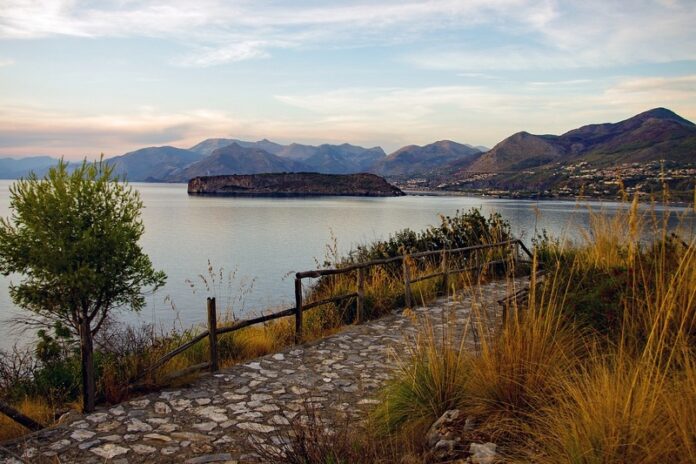 mare costa isola di dino