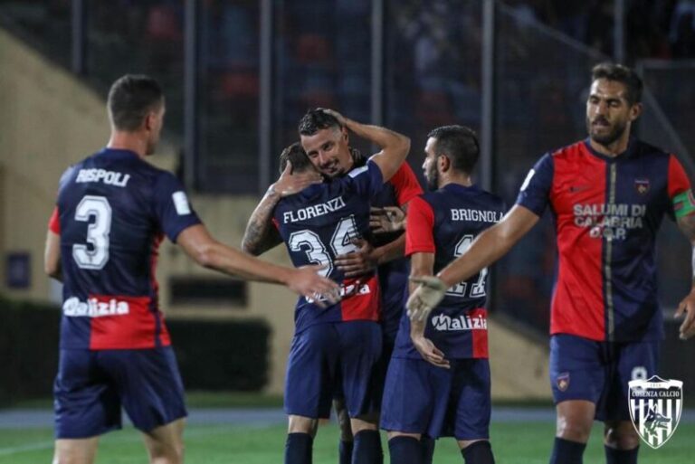 Il Cosenza ci crede nel finale. Micai un muro