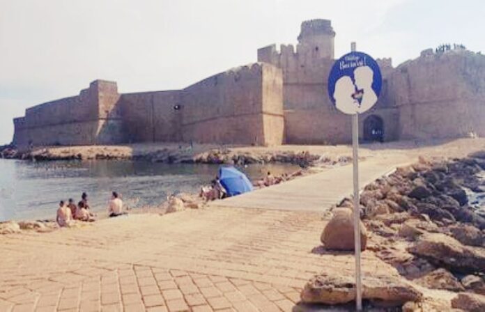 cartello bacio castello kr
