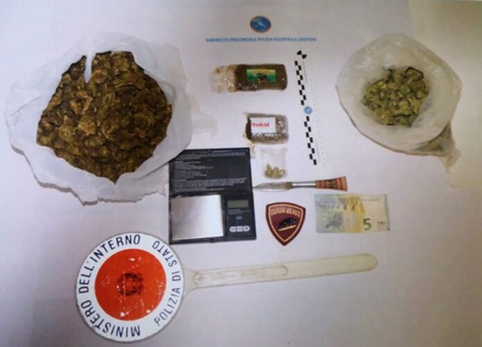 droga hashis marijuana crotone