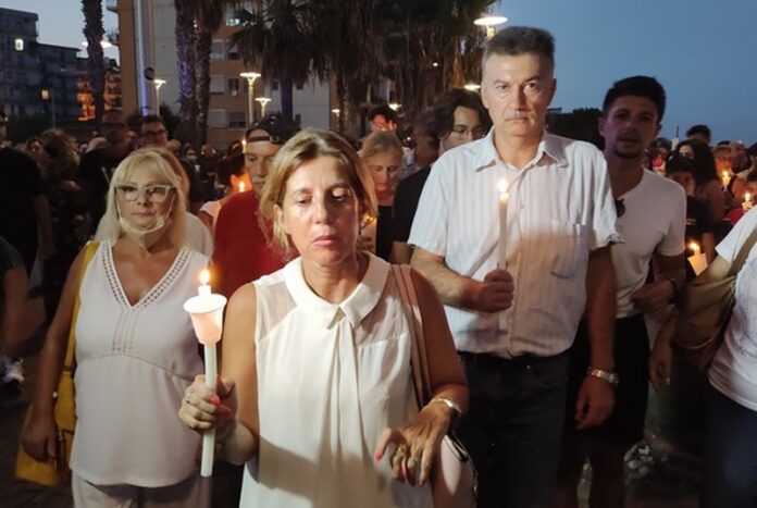 fiaccolata crotone davide ferrerio