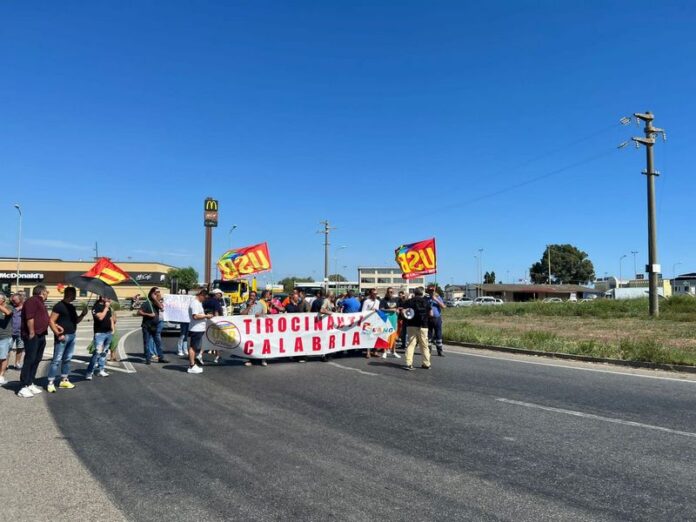 protesta tirocinanti statale 106