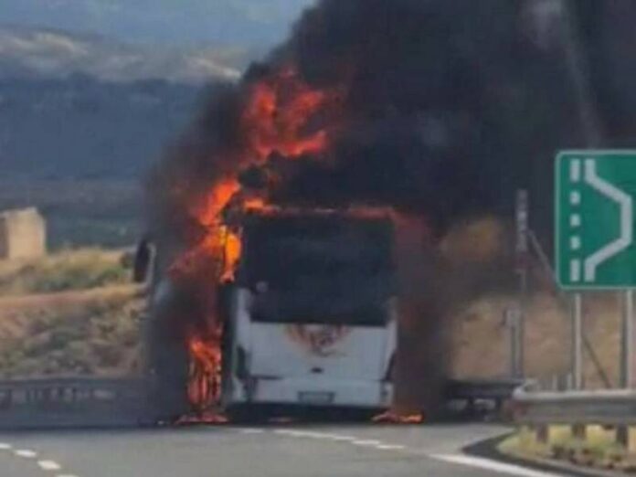 pullman in fiamme