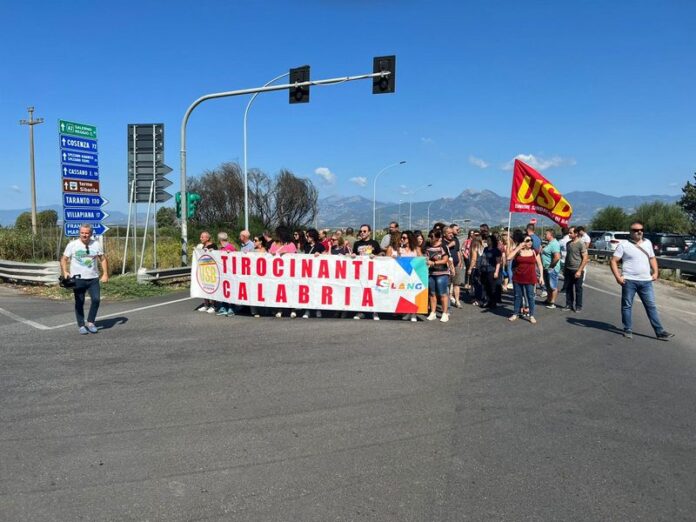 protesta tirocinanti usb calabria