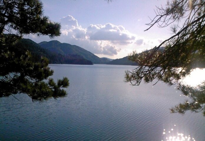 Lago Ampollino