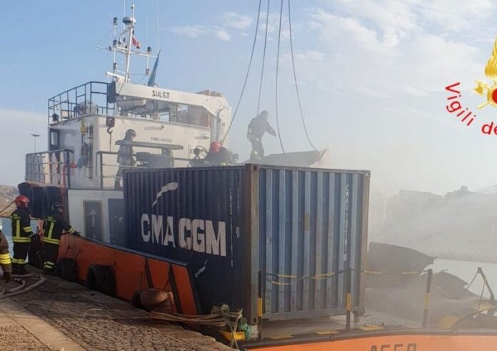 esplosione porto crotone