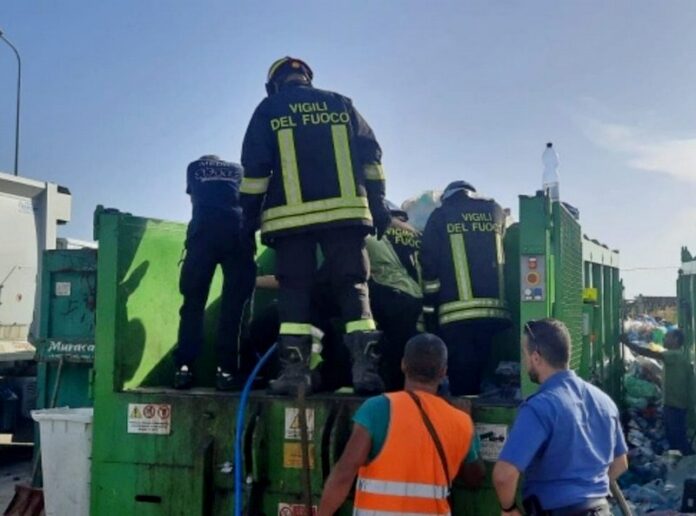 incidente autocompattatore reggio