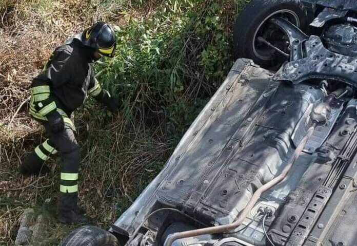 incidente stradale isola capo rizzuto