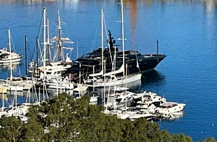 mega yacht di Giorgio Arman