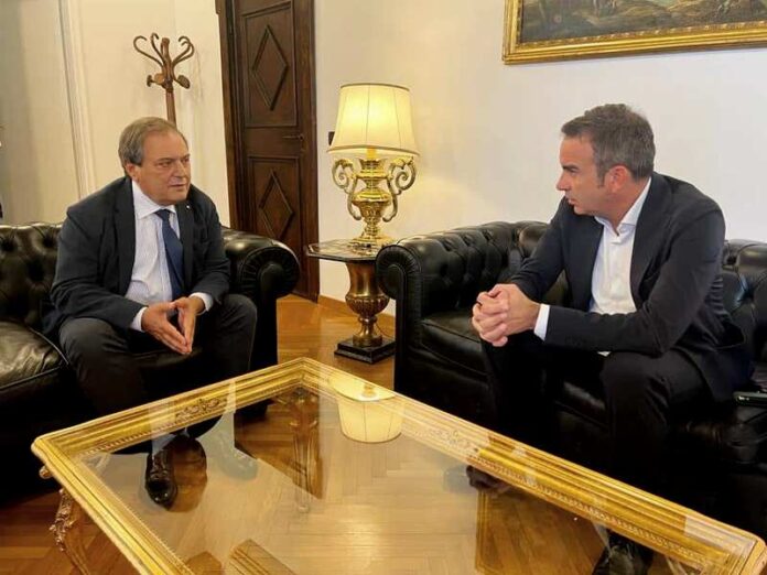 occhiuto incontro anelli