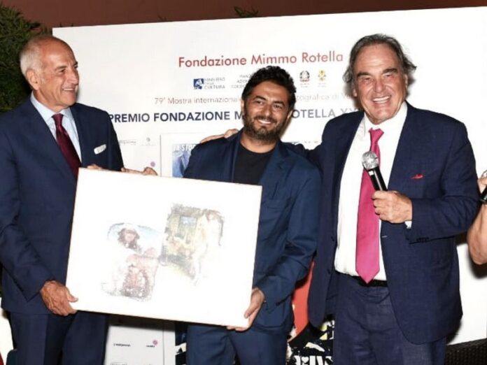 premio Fondazione Mimmo Rotella consegnato a Oliver Stone