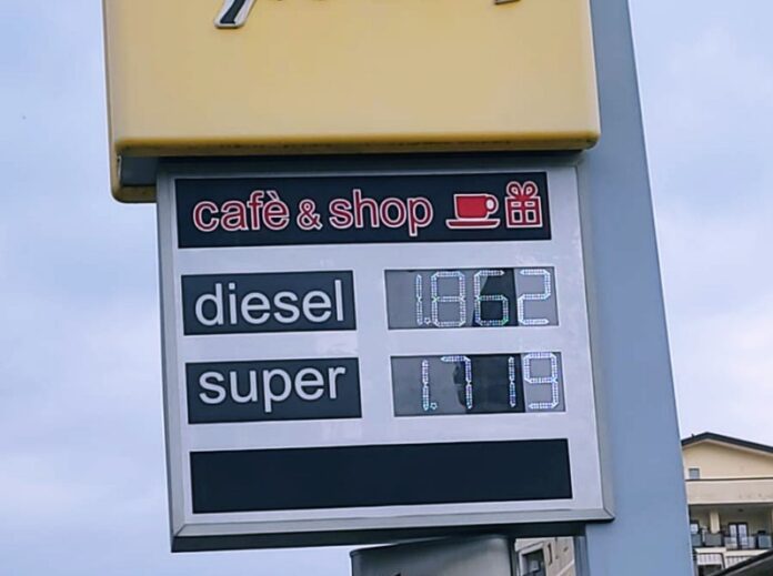 aumenti benzina