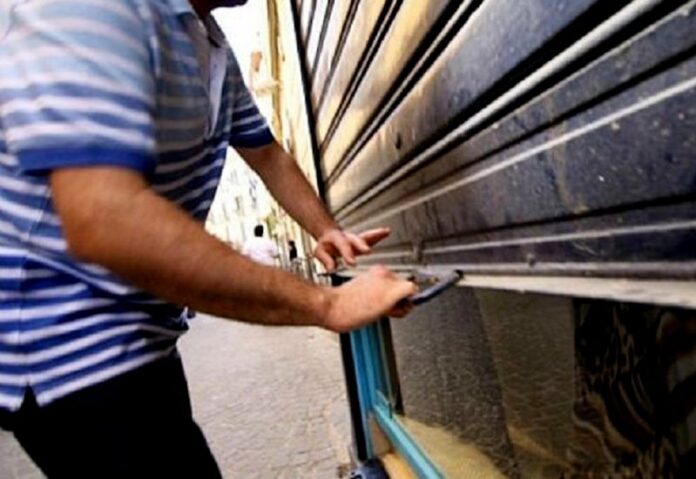 negozio saracinesca chiusura