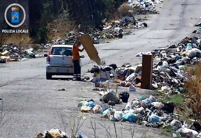 rifiuti scarico abusivo reggio