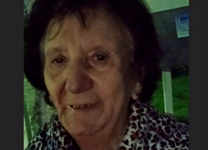 donna disorientata rende