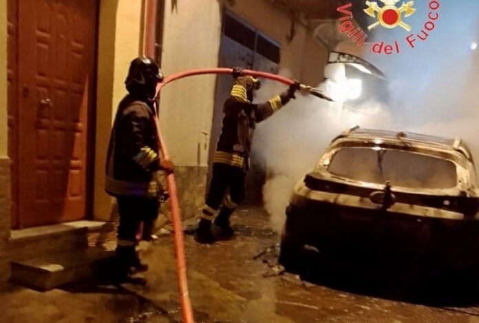 incendio auto vallefiorita