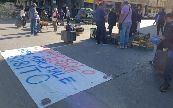 protesta commercianti piazza dei bruzi cosenza