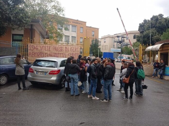 protesta cosenza aborto