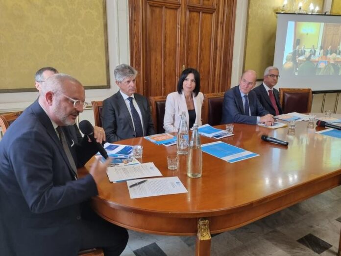 aiuti bollette energia elettrica