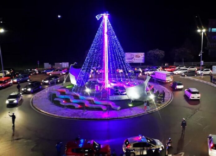 albero natale crotone vigili del fuoco