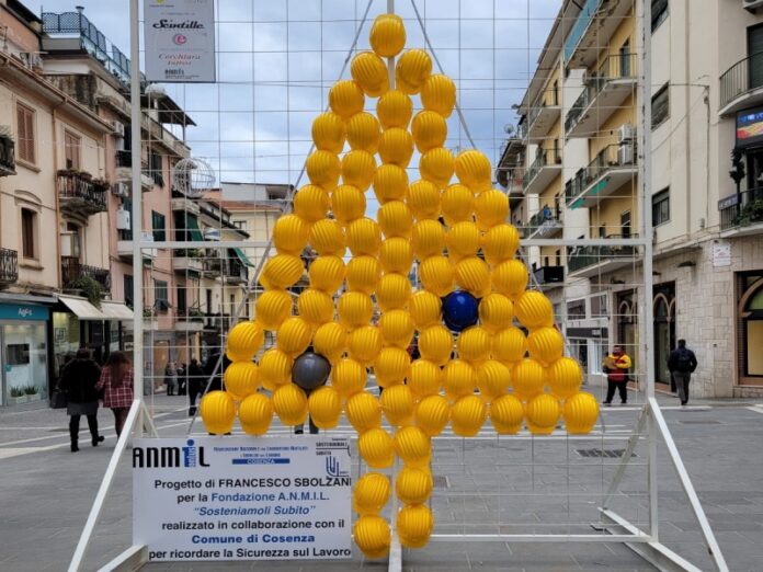 albero di natale morti lavoro Cosenza