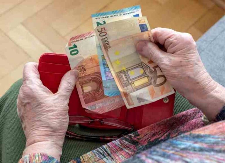 anziana soldi pensione